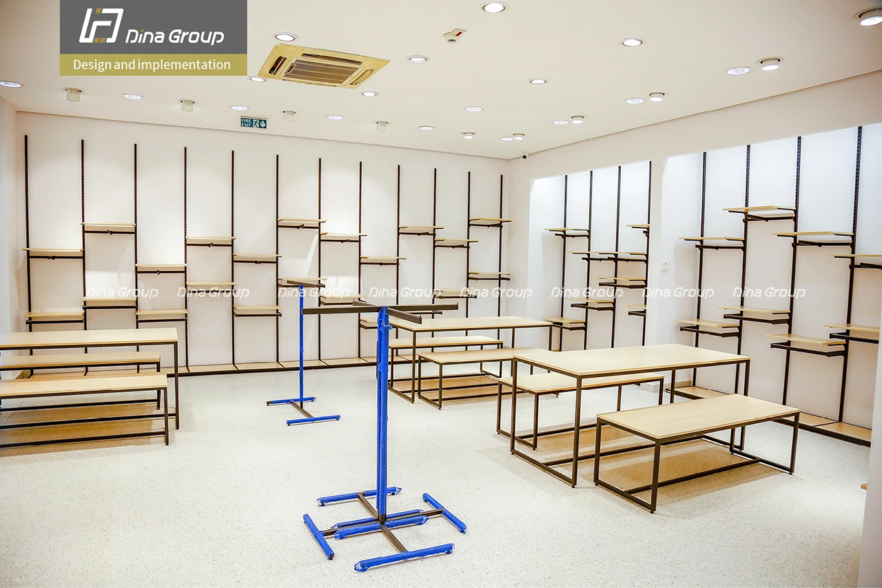 متجر أزياء مكتمل – غرف القياس