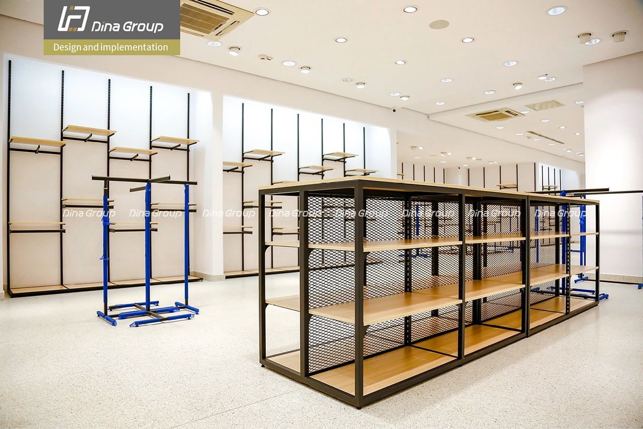 متجر أزياء مكتمل – المنطقة الوسطية