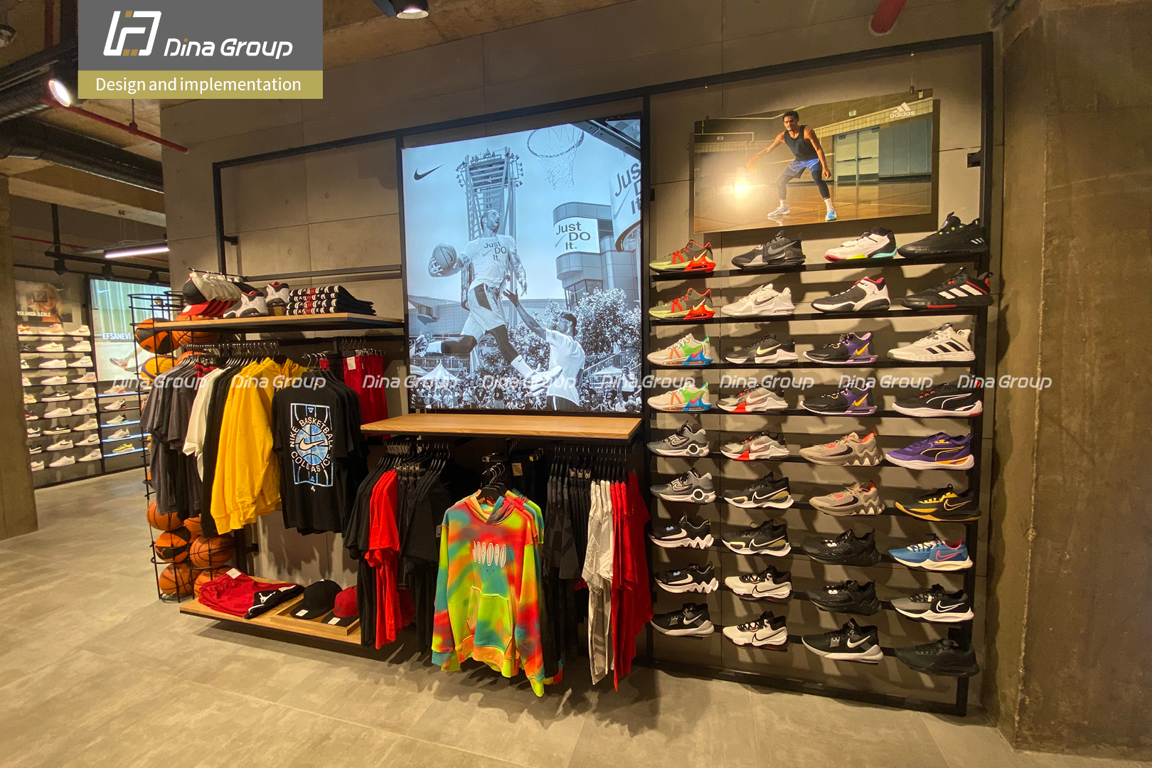 تنفيذ متجر أزياء – تركيب التجهيزات